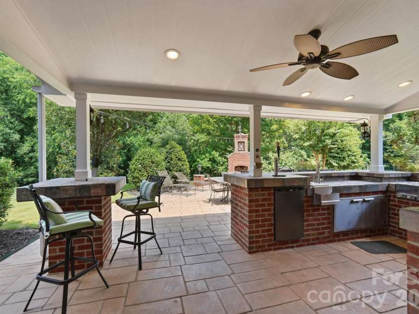 2905 Julian Glen Circle, Waxhaw, NC 28173.  MLS# CAR4383394, YatesRealty ID 34823. 
