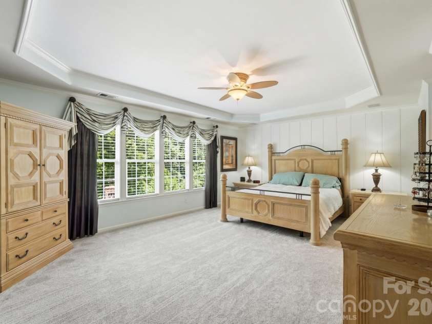 2905 Julian Glen Circle, Waxhaw, NC 28173.  MLS# CAR4383394, YatesRealty ID 34823. Primary suite