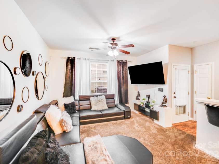 1718 Glenlea Vista Court, Charlotte, NC 28216.  MLS# CAR4283374, YatesRealty ID 34825. 