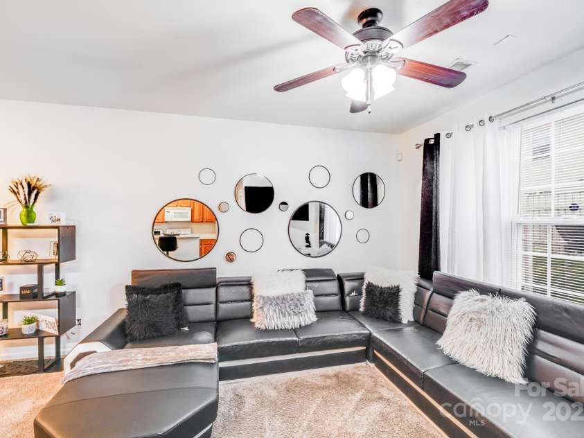 1718 Glenlea Vista Court, Charlotte, NC 28216.  MLS# CAR4283374, YatesRealty ID 34825. 