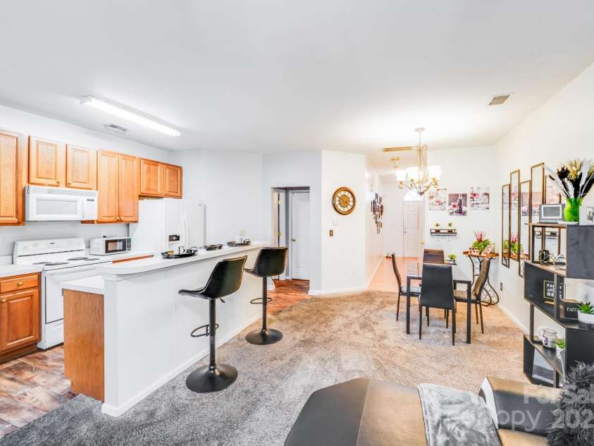 1718 Glenlea Vista Court, Charlotte, NC 28216.  MLS# CAR4283374, YatesRealty ID 34825. 