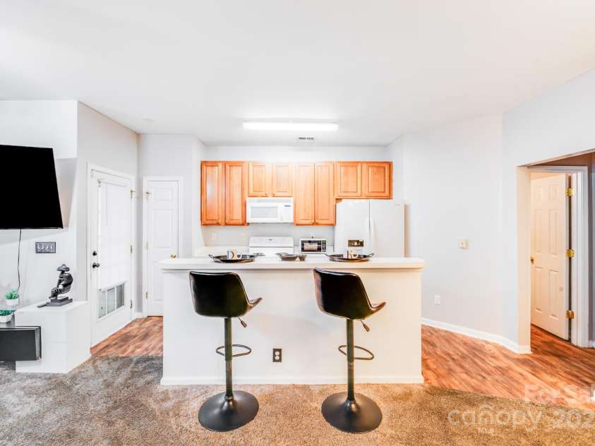 1718 Glenlea Vista Court, Charlotte, NC 28216.  MLS# CAR4283374, YatesRealty ID 34825. 