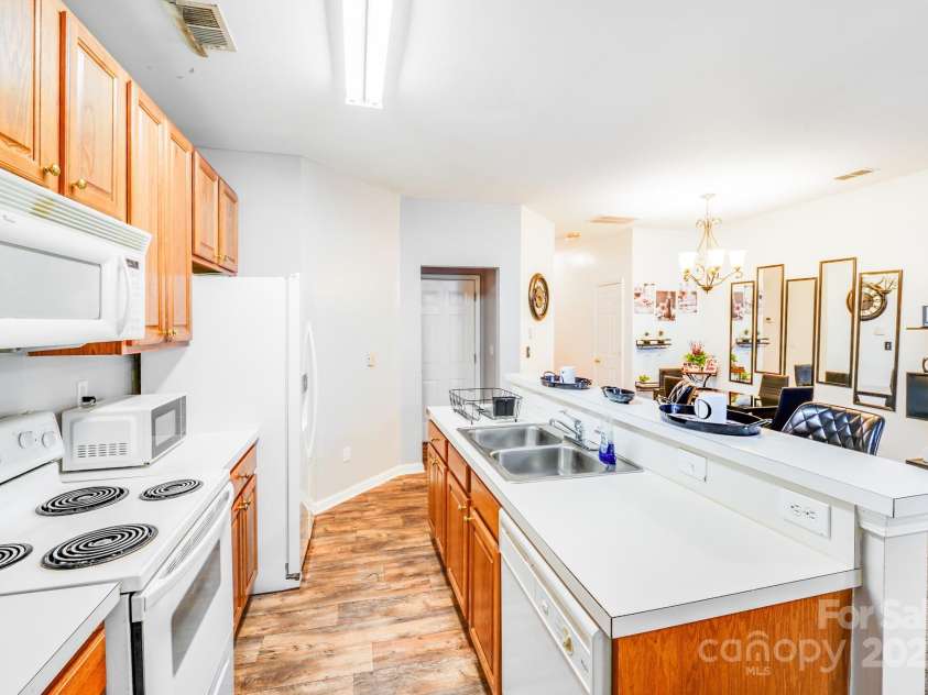 1718 Glenlea Vista Court, Charlotte, NC 28216.  MLS# CAR4283374, YatesRealty ID 34825. 