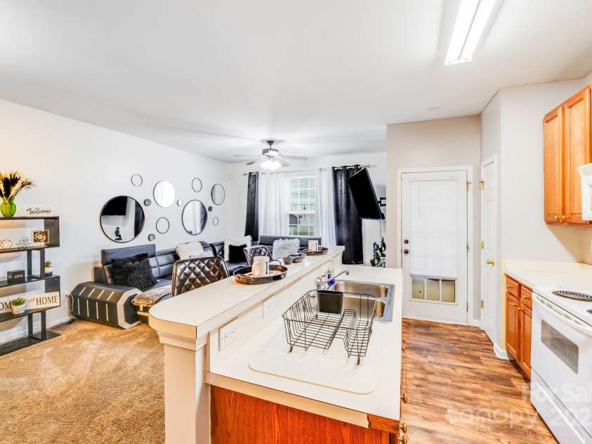 1718 Glenlea Vista Court, Charlotte, NC 28216.  MLS# CAR4283374, YatesRealty ID 34825. 