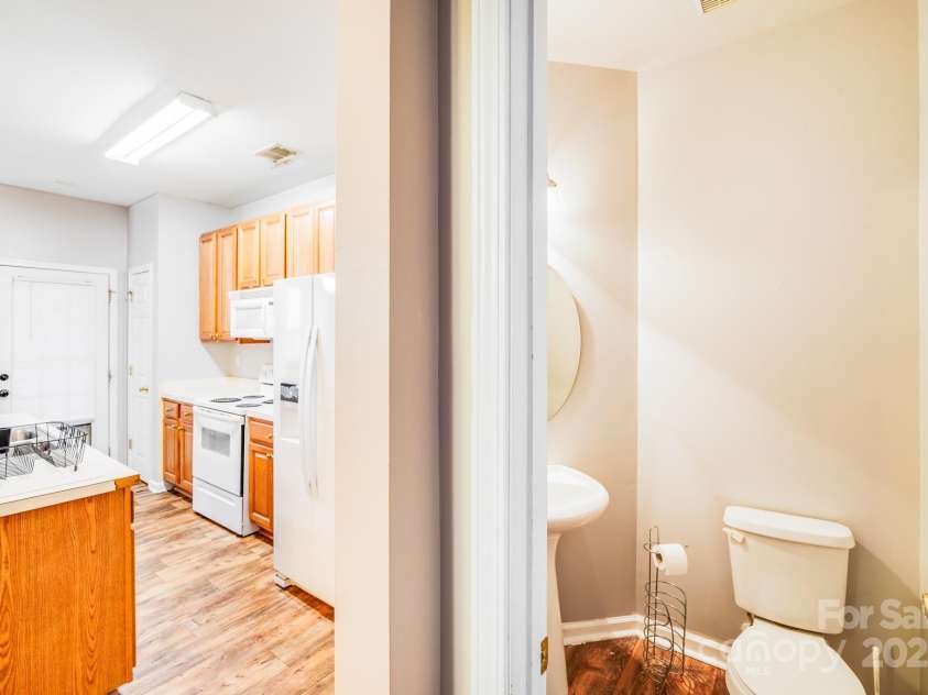 1718 Glenlea Vista Court, Charlotte, NC 28216.  MLS# CAR4283374, YatesRealty ID 34825. 