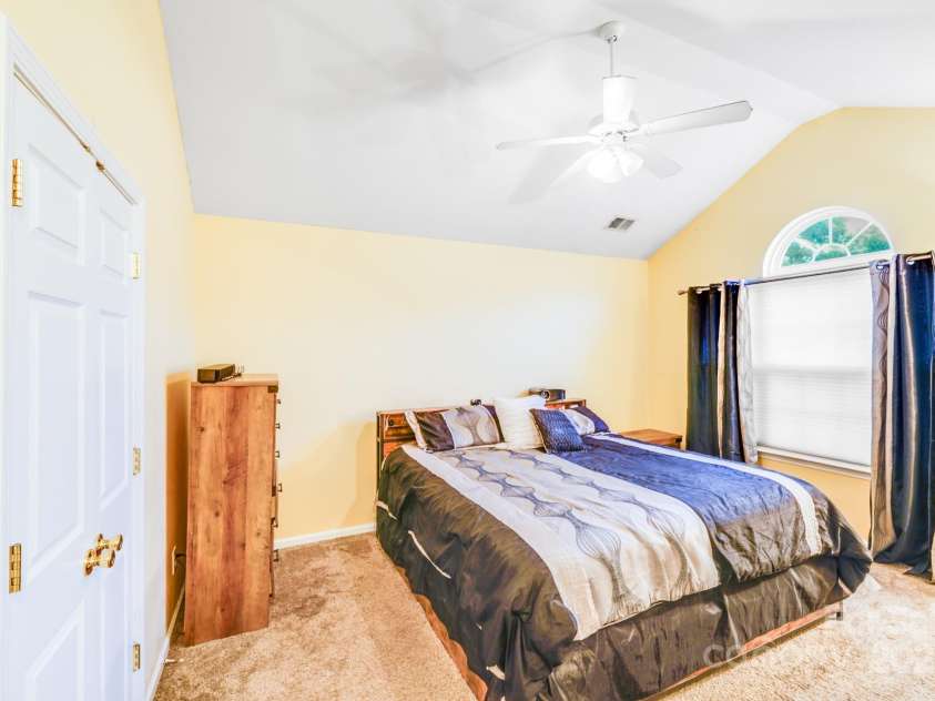 1718 Glenlea Vista Court, Charlotte, NC 28216.  MLS# CAR4283374, YatesRealty ID 34825. 