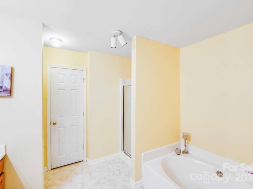 1718 Glenlea Vista Court, Charlotte, NC 28216.  MLS# CAR4283374, YatesRealty ID 34825. 