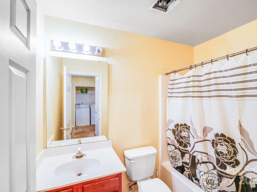 1718 Glenlea Vista Court, Charlotte, NC 28216.  MLS# CAR4283374, YatesRealty ID 34825. 
