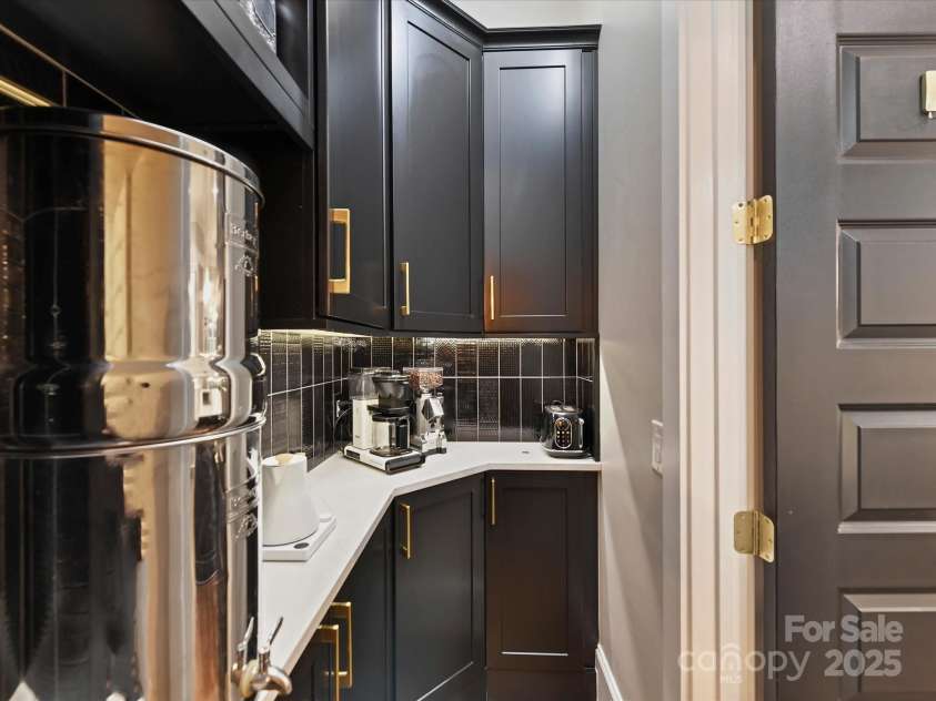 1716 Bay Street, Charlotte, NC 28204.  MLS# CAR4289594, YatesRealty ID 34826. Coveted Butler's Pantry!
