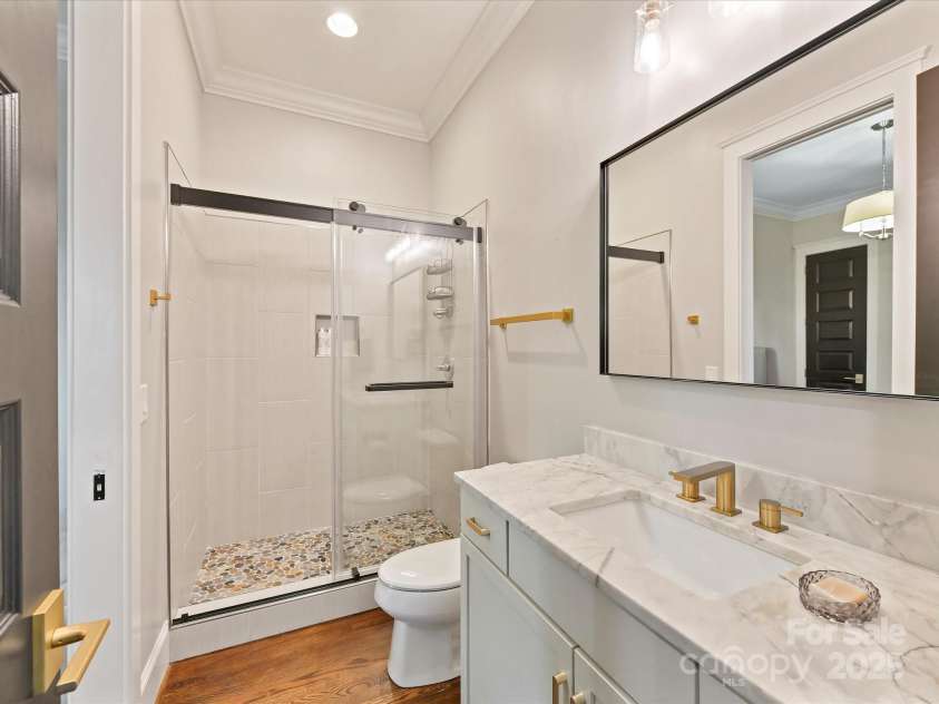 1716 Bay Street, Charlotte, NC 28204.  MLS# CAR4289594, YatesRealty ID 34826. Ensuite Bath!