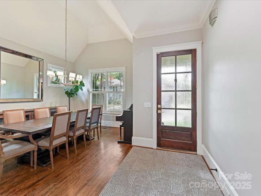 1716 Bay Street, Charlotte, NC 28204.  MLS# CAR4289594, YatesRealty ID 34826. Entry with vaulted Formal Dining!