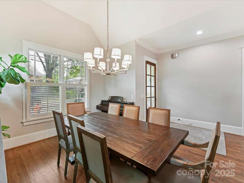 1716 Bay Street, Charlotte, NC 28204.  MLS# CAR4289594, YatesRealty ID 34826. Entry with vaulted Formal Dining!