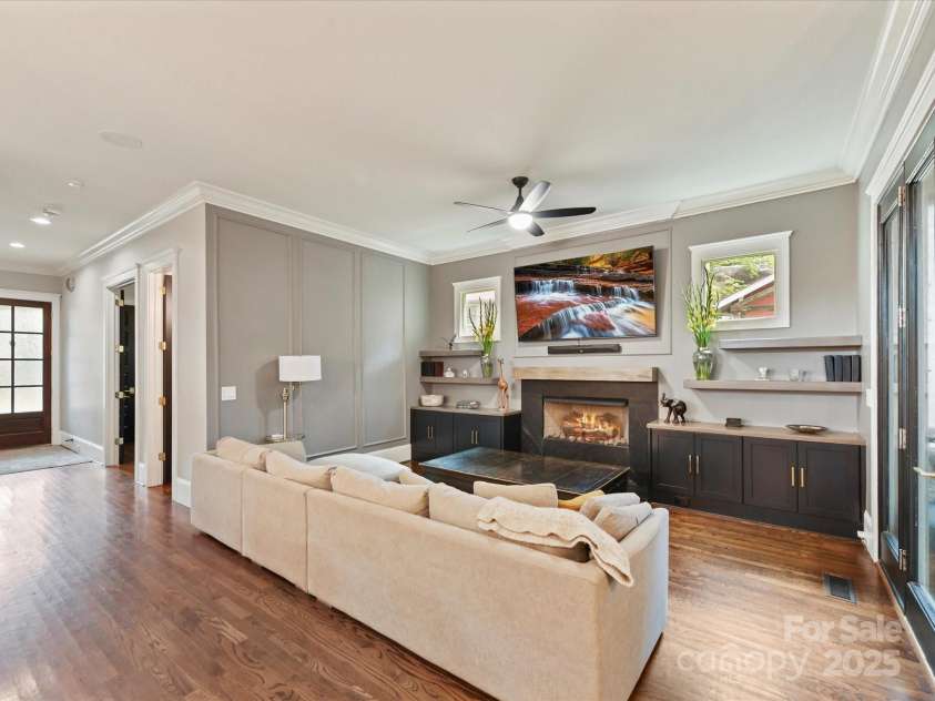 1716 Bay Street, Charlotte, NC 28204.  MLS# CAR4289594, YatesRealty ID 34826. Great Room offers gas fireplace with custom built in cabinets/shelving, accent wall, crown molding & hardwood flooring!