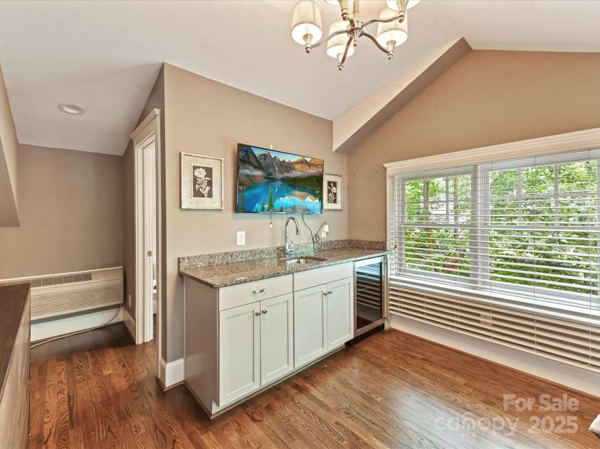 1716 Bay Street, Charlotte, NC 28204.  MLS# CAR4289594, YatesRealty ID 34826. Guest (2nd Living Quarters) above 1 car, detached garage with wood floors, kitchenette & full bath!