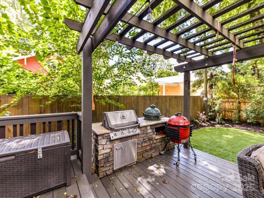 1716 Bay Street, Charlotte, NC 28204.  MLS# CAR4289594, YatesRealty ID 34826. In ground gas grill!