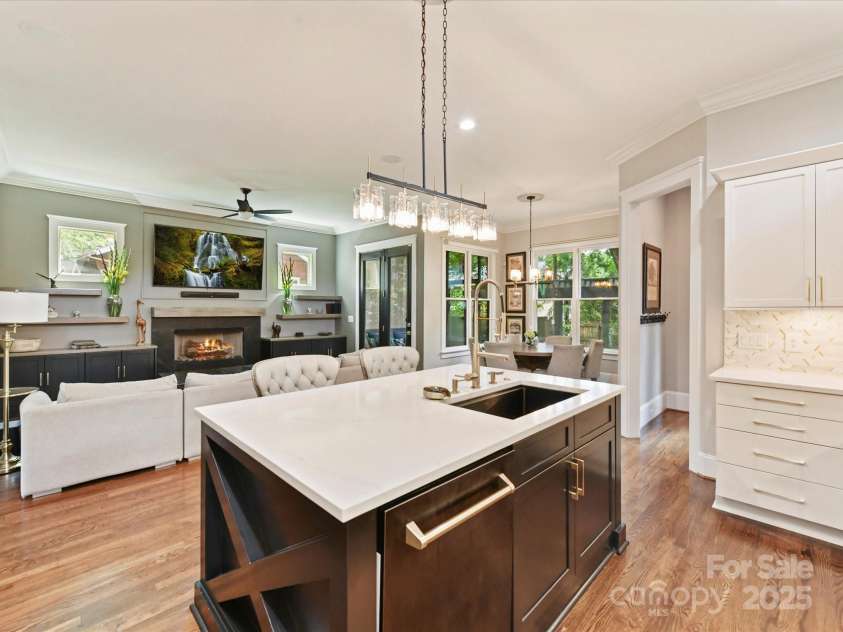 1716 Bay Street, Charlotte, NC 28204.  MLS# CAR4289594, YatesRealty ID 34826. Perfect home for entertaining with an open, airy plan with great flow!