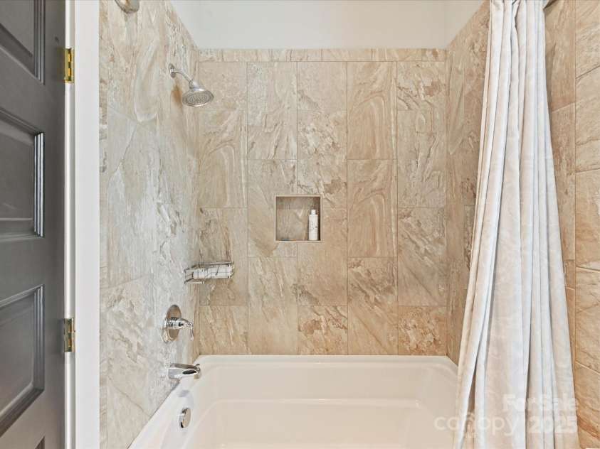 1716 Bay Street, Charlotte, NC 28204.  MLS# CAR4289594, YatesRealty ID 34826. Tiled tub/shower!