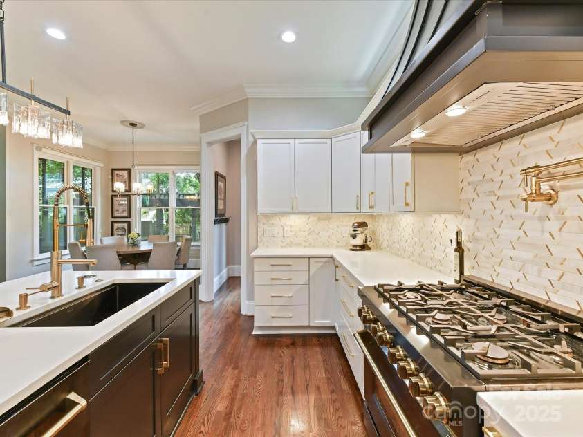 1716 Bay Street, Charlotte, NC 28204.  MLS# CAR4289594, YatesRealty ID 34826. Zline 6 burner gas stove completes this Gourmet, 