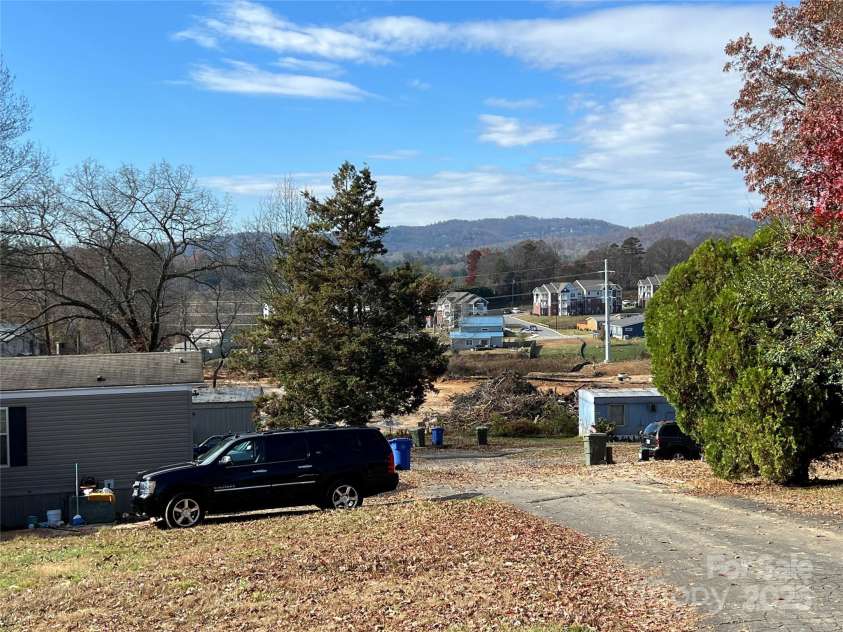 707 Duncan Hill Road, Hendersonville, NC 28792.  MLS# CAR4290954, YatesRealty ID 34827. 