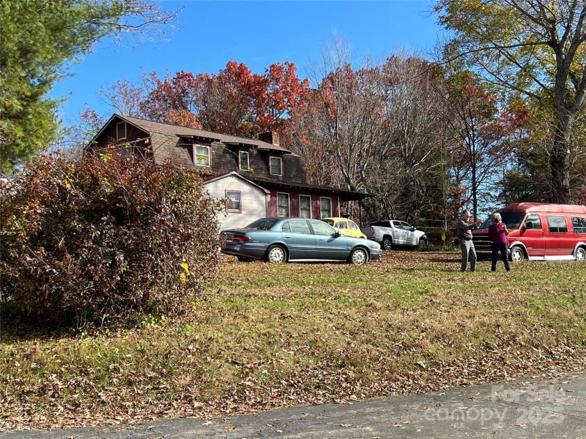 707 Duncan Hill Road, Hendersonville, NC 28792.  MLS# CAR4290954, YatesRealty ID 34827. 