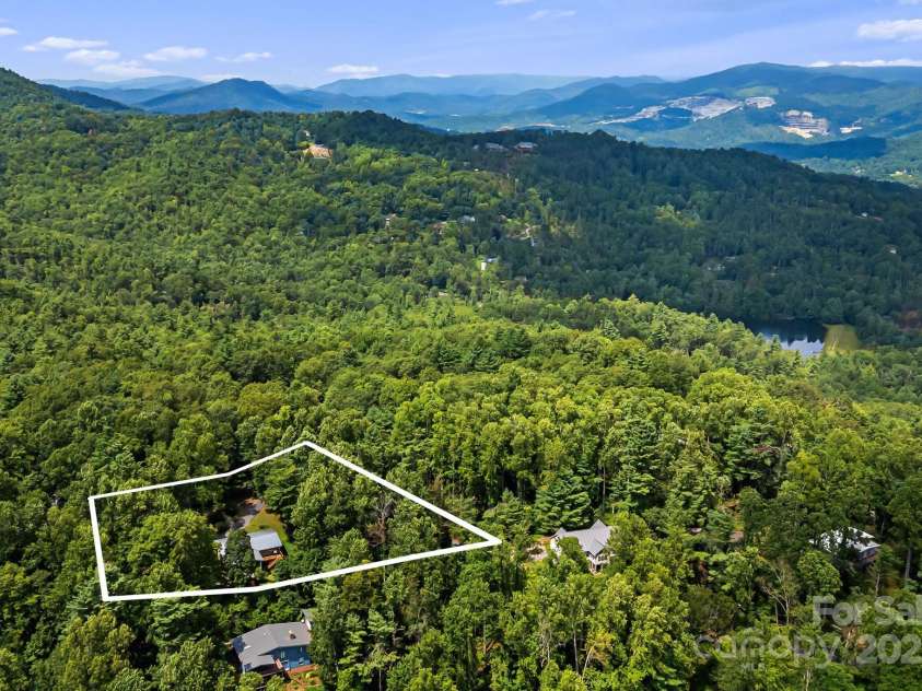 20 Ridgeview Road, Spruce Pine, NC 28777.  MLS# CAR4284519, YatesRealty ID 34828. 