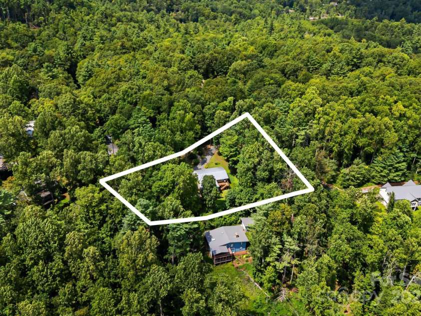 20 Ridgeview Road, Spruce Pine, NC 28777.  MLS# CAR4284519, YatesRealty ID 34828. 