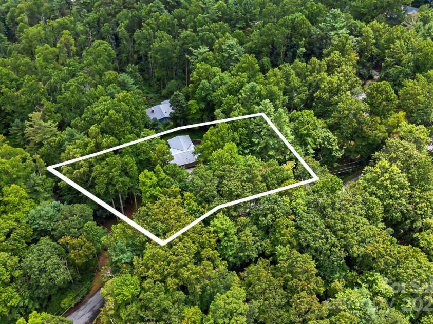 20 Ridgeview Road, Spruce Pine, NC 28777.  MLS# CAR4284519, YatesRealty ID 34828. 