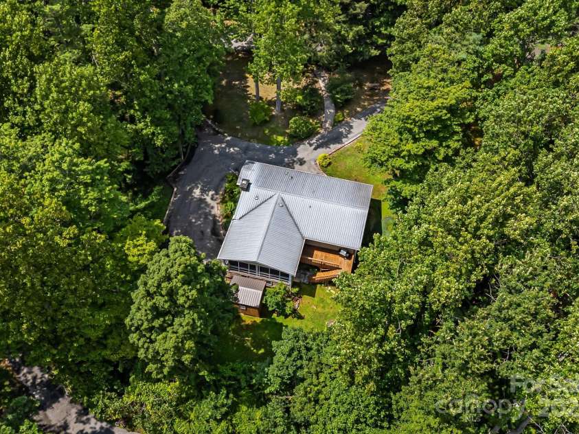 20 Ridgeview Road, Spruce Pine, NC 28777.  MLS# CAR4284519, YatesRealty ID 34828. 