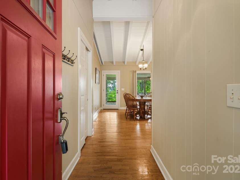 20 Ridgeview Road, Spruce Pine, NC 28777.  MLS# CAR4284519, YatesRealty ID 34828. 