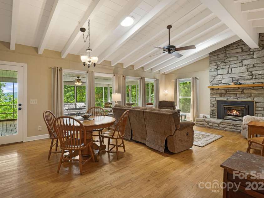 20 Ridgeview Road, Spruce Pine, NC 28777.  MLS# CAR4284519, YatesRealty ID 34828. 