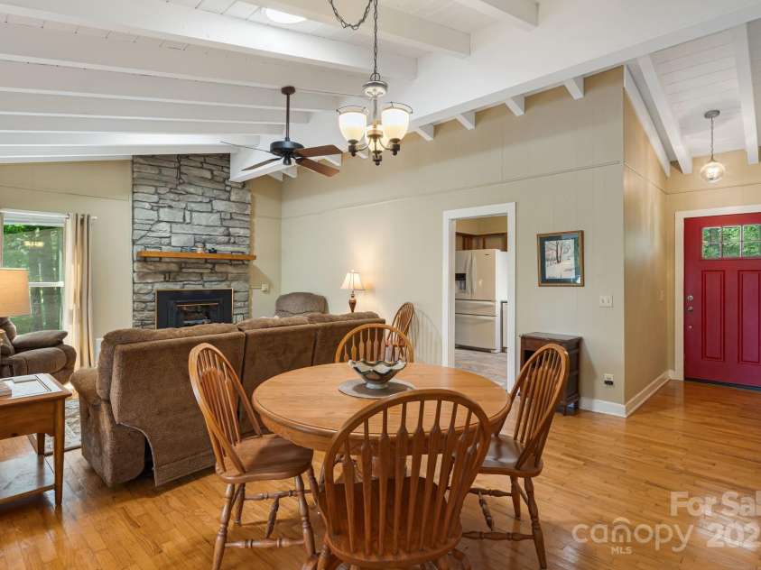 20 Ridgeview Road, Spruce Pine, NC 28777.  MLS# CAR4284519, YatesRealty ID 34828. 