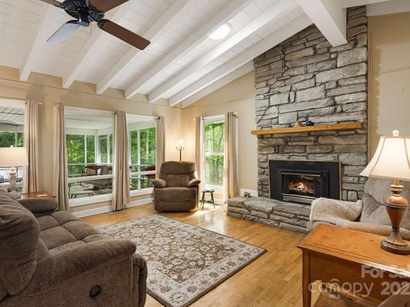 20 Ridgeview Road, Spruce Pine, NC 28777.  MLS# CAR4284519, YatesRealty ID 34828. 