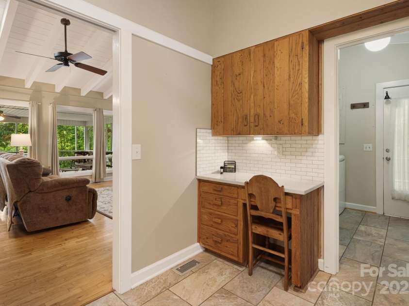 20 Ridgeview Road, Spruce Pine, NC 28777.  MLS# CAR4284519, YatesRealty ID 34828. 