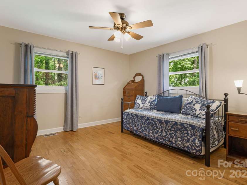 20 Ridgeview Road, Spruce Pine, NC 28777.  MLS# CAR4284519, YatesRealty ID 34828. 