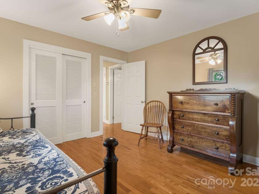 20 Ridgeview Road, Spruce Pine, NC 28777.  MLS# CAR4284519, YatesRealty ID 34828. 