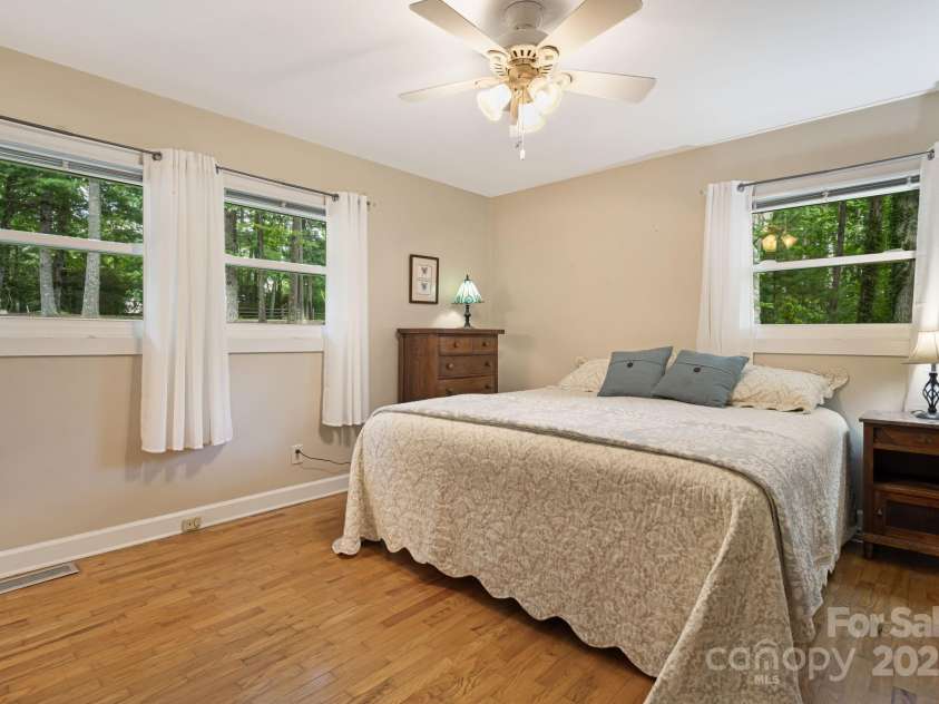 20 Ridgeview Road, Spruce Pine, NC 28777.  MLS# CAR4284519, YatesRealty ID 34828. 