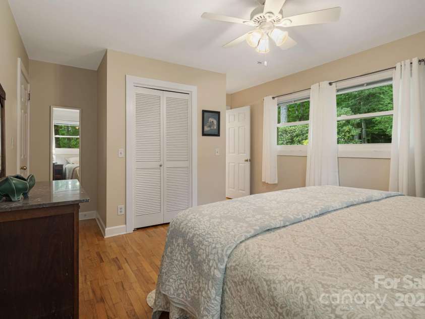 20 Ridgeview Road, Spruce Pine, NC 28777.  MLS# CAR4284519, YatesRealty ID 34828. 