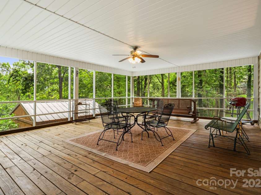 20 Ridgeview Road, Spruce Pine, NC 28777.  MLS# CAR4284519, YatesRealty ID 34828. 