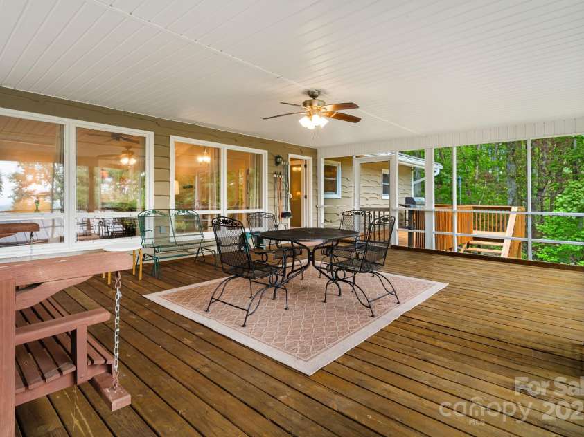 20 Ridgeview Road, Spruce Pine, NC 28777.  MLS# CAR4284519, YatesRealty ID 34828. 