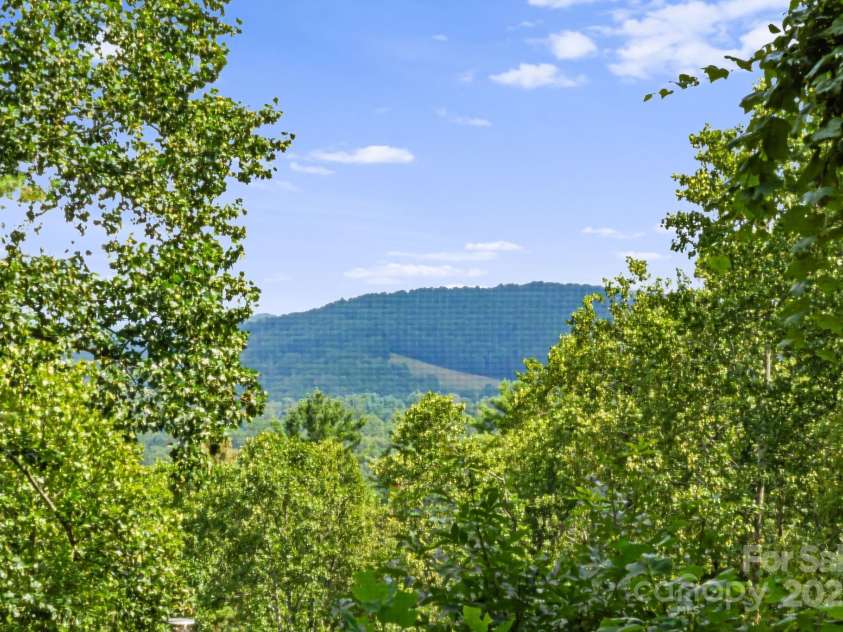 20 Ridgeview Road, Spruce Pine, NC 28777.  MLS# CAR4284519, YatesRealty ID 34828. 