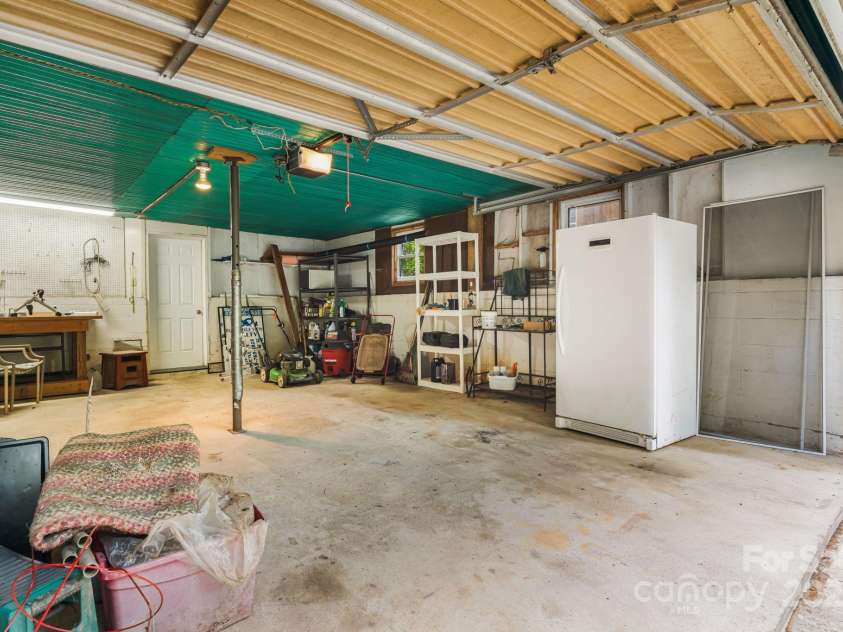 20 Ridgeview Road, Spruce Pine, NC 28777.  MLS# CAR4284519, YatesRealty ID 34828. 