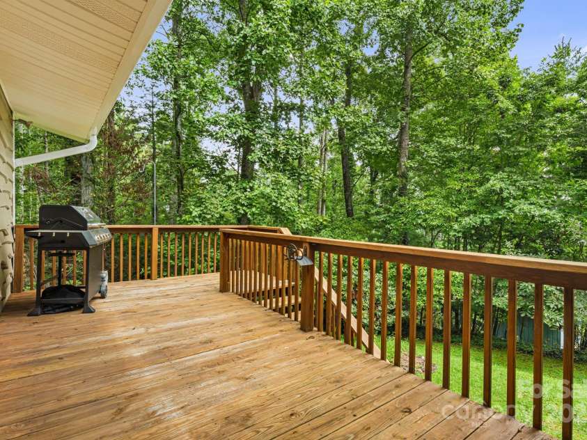 20 Ridgeview Road, Spruce Pine, NC 28777.  MLS# CAR4284519, YatesRealty ID 34828. 
