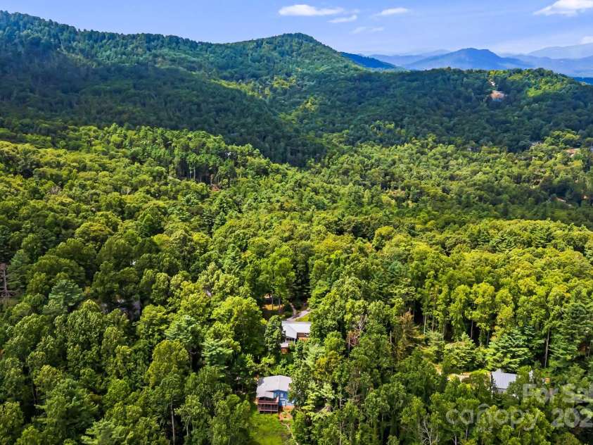 20 Ridgeview Road, Spruce Pine, NC 28777.  MLS# CAR4284519, YatesRealty ID 34828. 