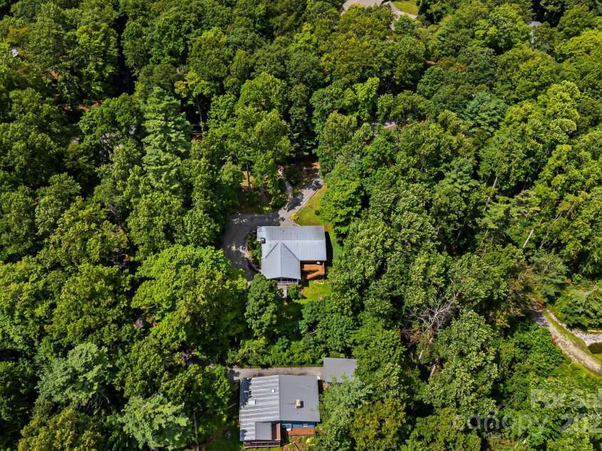 20 Ridgeview Road, Spruce Pine, NC 28777.  MLS# CAR4284519, YatesRealty ID 34828. 