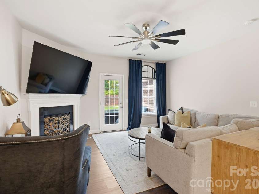 2509 Glyncastle Way, Gastonia, NC 28056.  MLS# CAR4399747, YatesRealty ID 34828. 