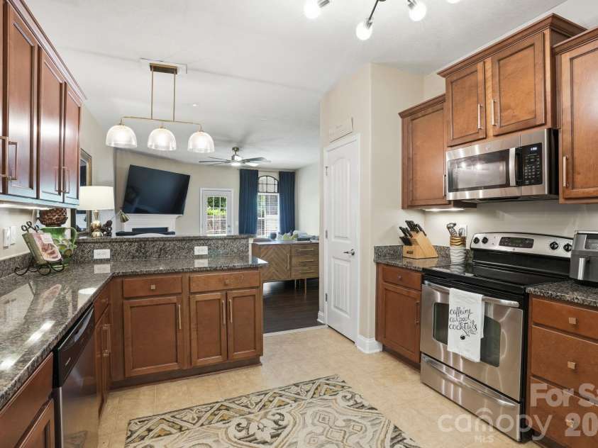 2509 Glyncastle Way, Gastonia, NC 28056.  MLS# CAR4399747, YatesRealty ID 34828. 