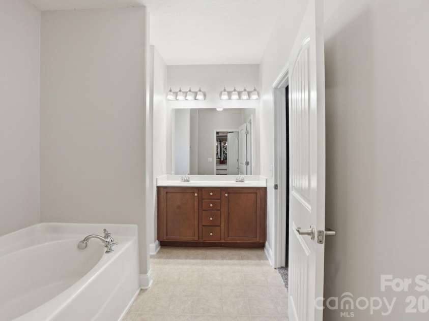2509 Glyncastle Way, Gastonia, NC 28056.  MLS# CAR4399747, YatesRealty ID 34828. 