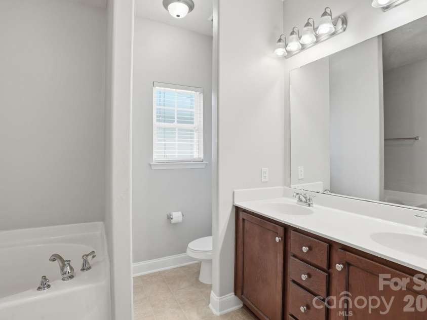 2509 Glyncastle Way, Gastonia, NC 28056.  MLS# CAR4399747, YatesRealty ID 34828. 