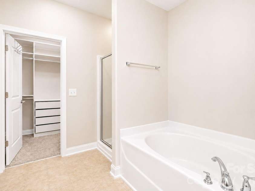 2509 Glyncastle Way, Gastonia, NC 28056.  MLS# CAR4399747, YatesRealty ID 34828. 