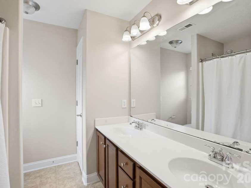 2509 Glyncastle Way, Gastonia, NC 28056.  MLS# CAR4399747, YatesRealty ID 34828. 